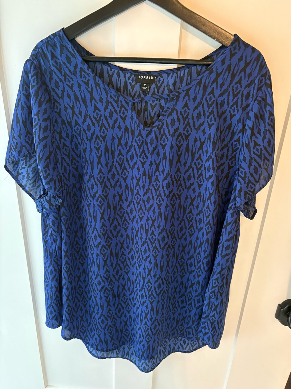Torrid  Black & Blue Ikat Keyhole Blouse Sheer Top Women’s 2 / 2X / 18 20